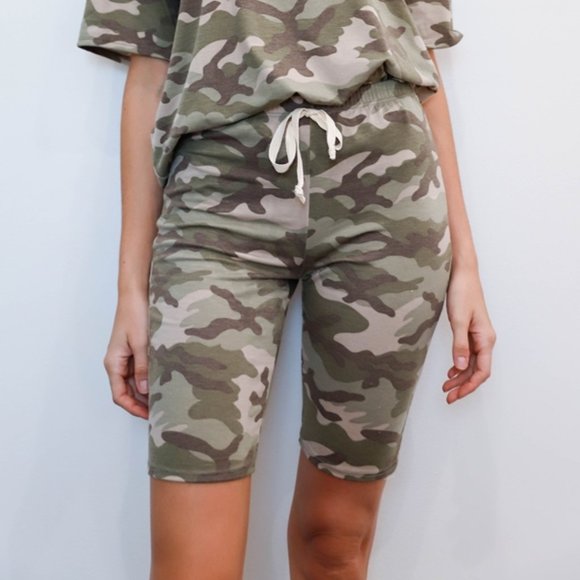 Camo Print Short T-Shirt & Biker Shorts 2 piece Set - Picture 7 of 8
